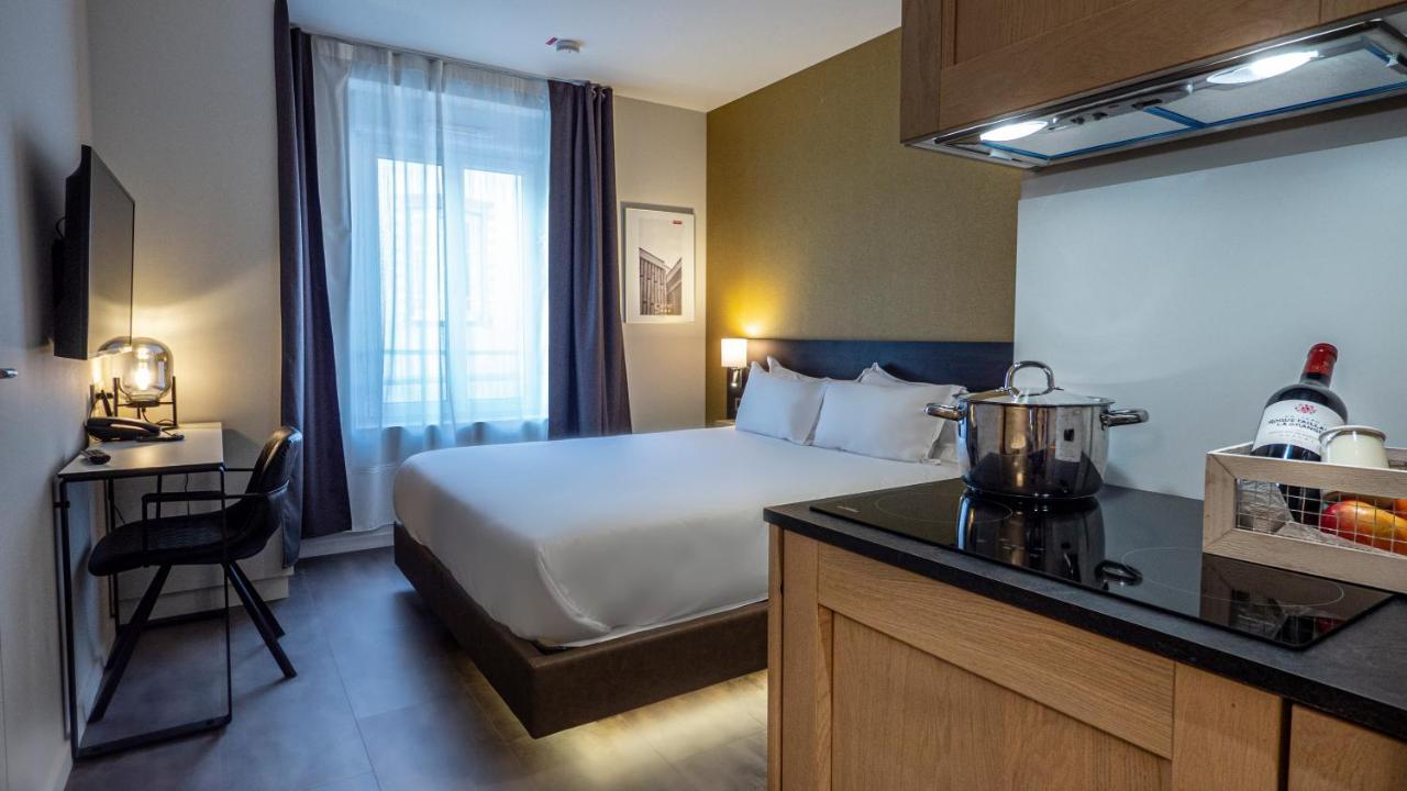 Five Centre Apartment *